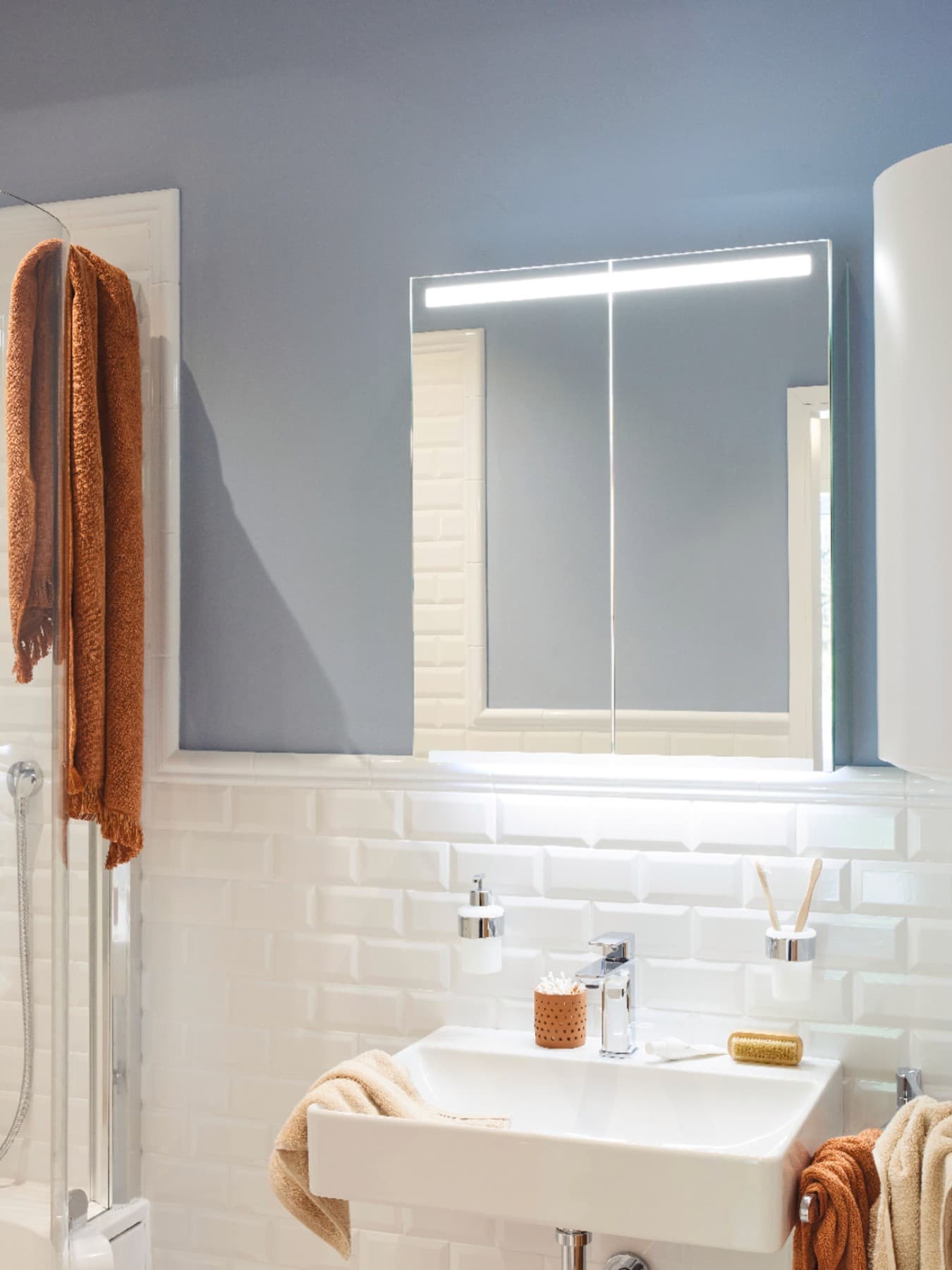 Termo eléctrico en baño