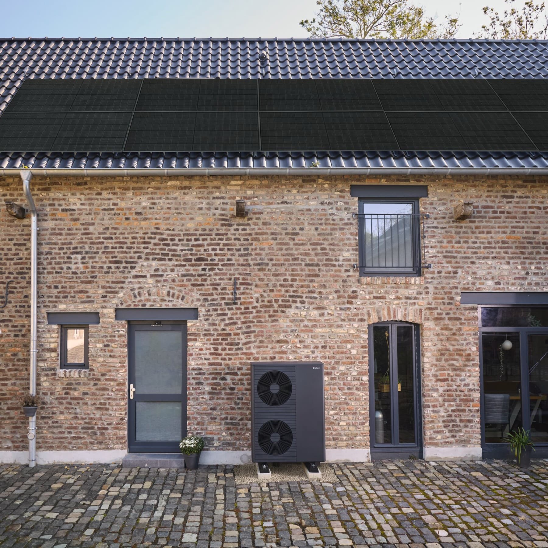 Techo con módulos fotovoltaicos