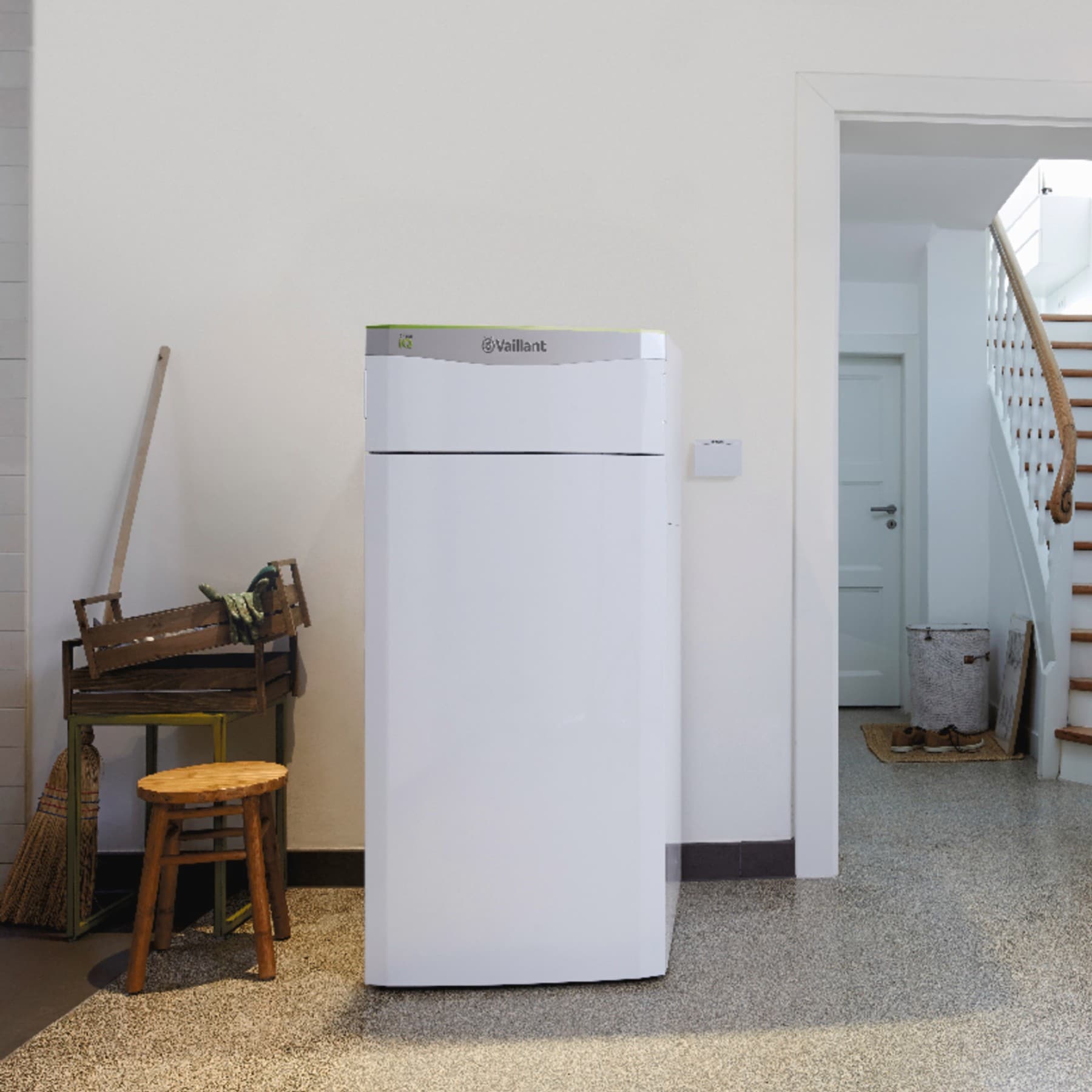 Bomba de calor con fuente de agua flexoTHERM en un cuarto de servicio