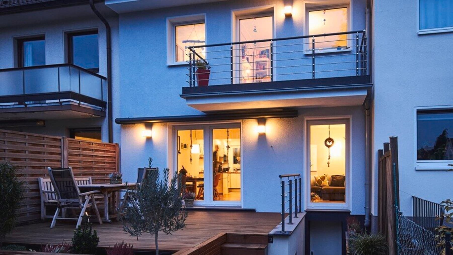 Una casa familiar en la oscuridad