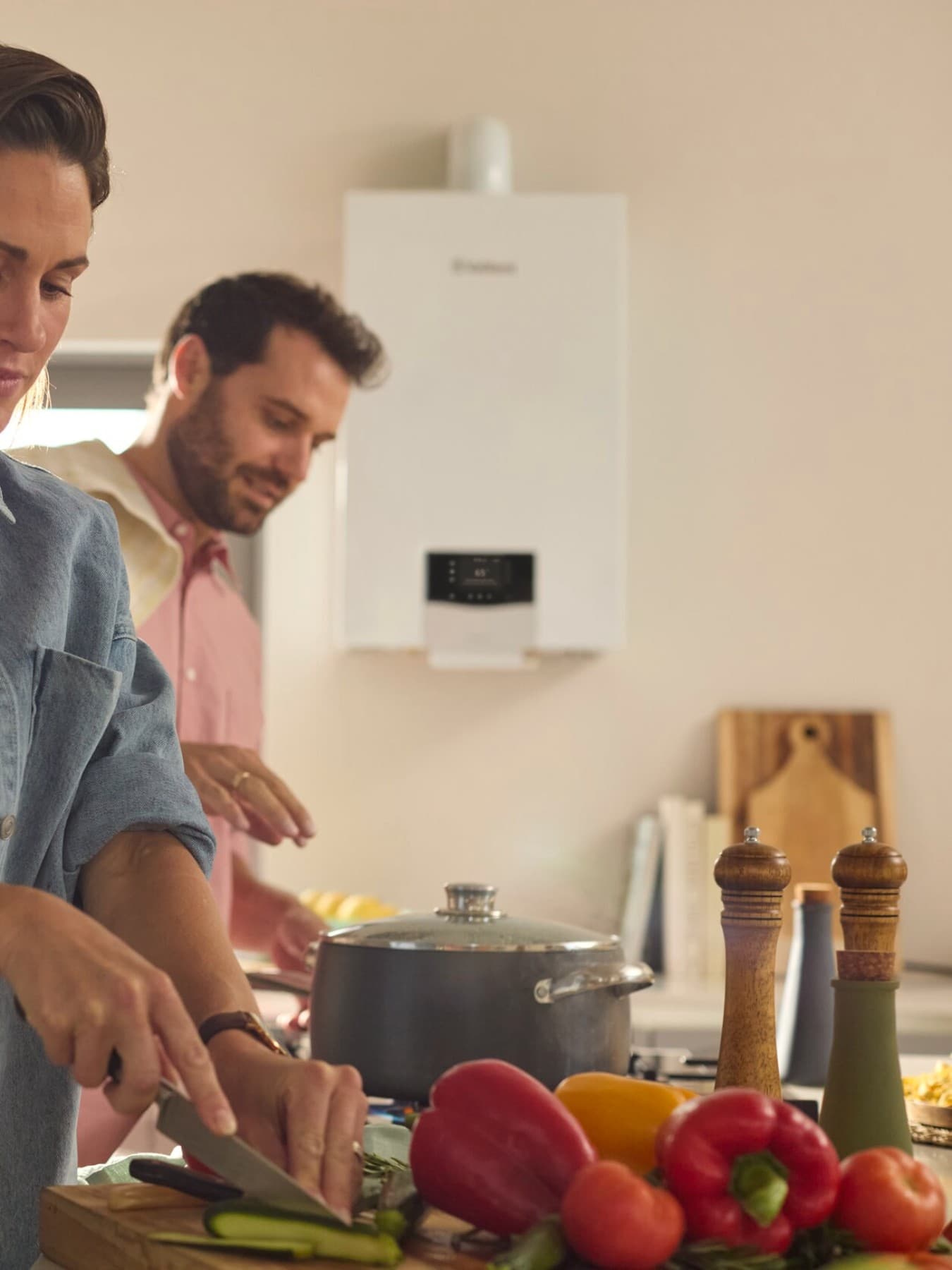 Pareja en su cocina