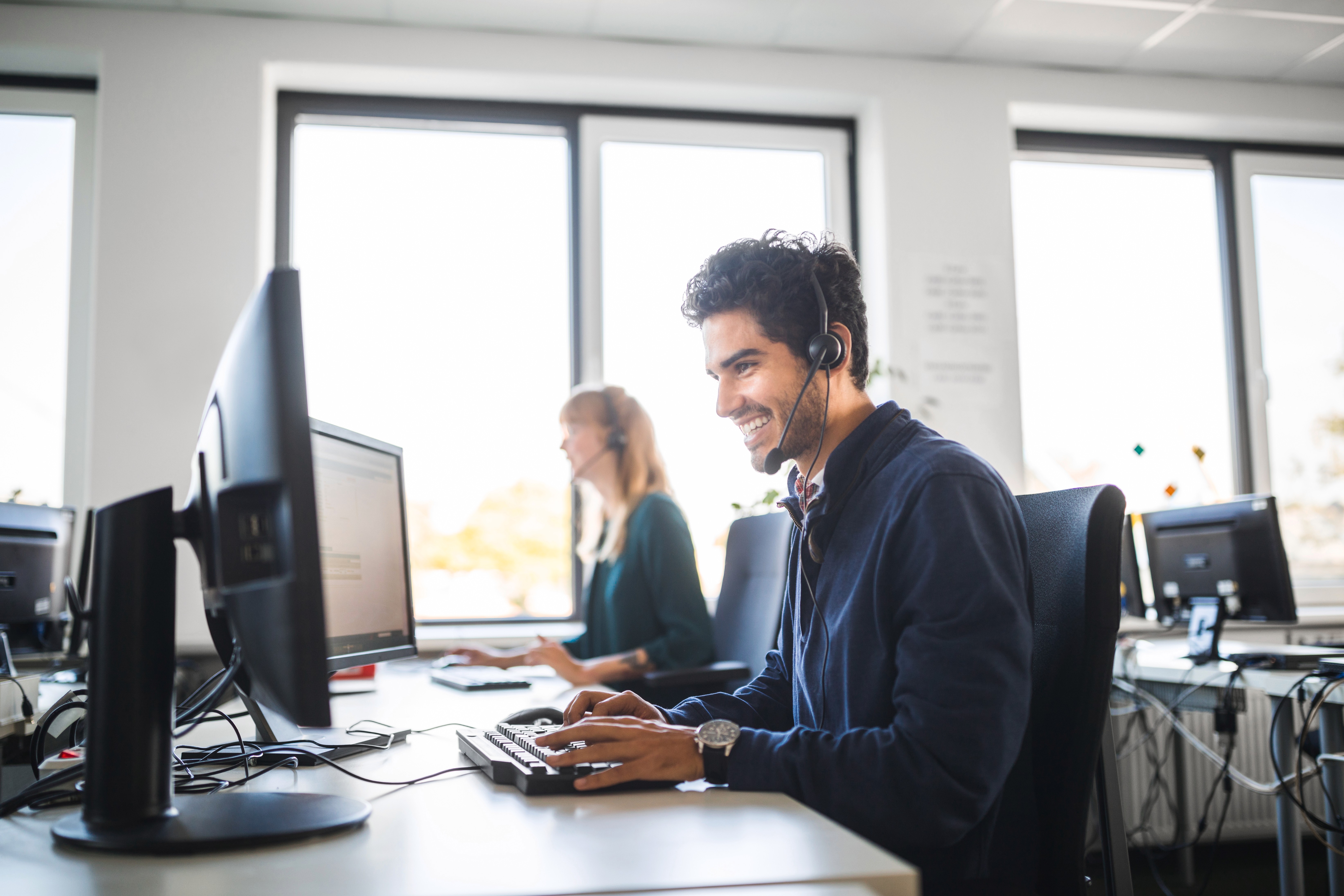 Técnico de Vaillant asistiendo en remoto una instalación.