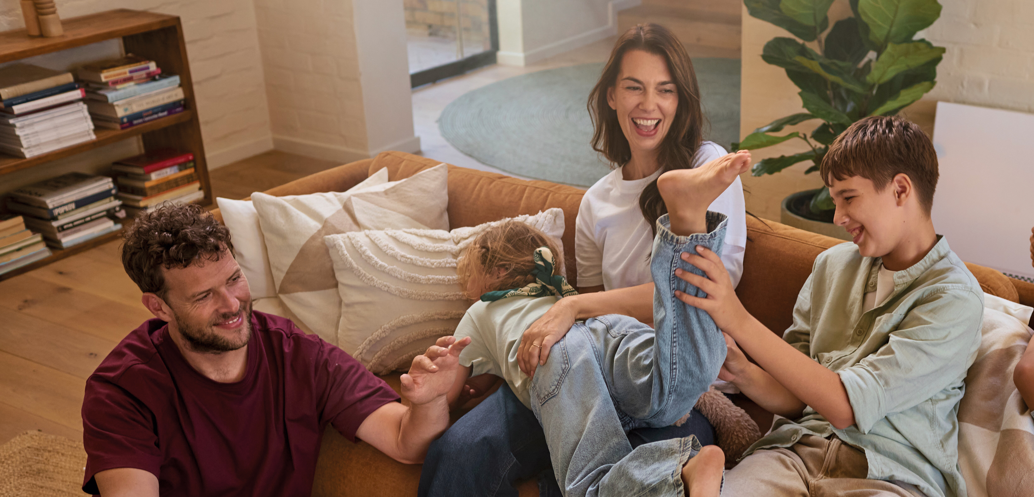 Una familia disfrutando de su hogar